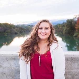 Meet your Posher, Alyssa